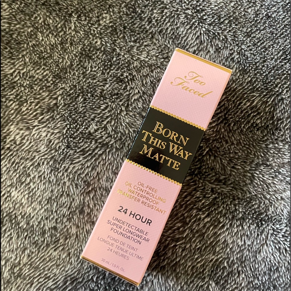New Born this way / Too faced foundation
